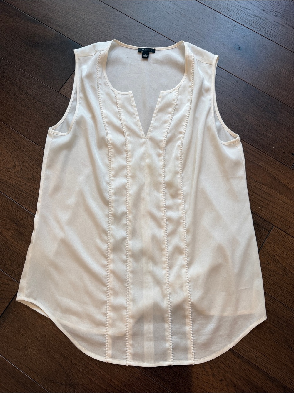 Ann Taylor Factory Cream Sleeveless V-Neck Textured Camisole - Small - C69-006